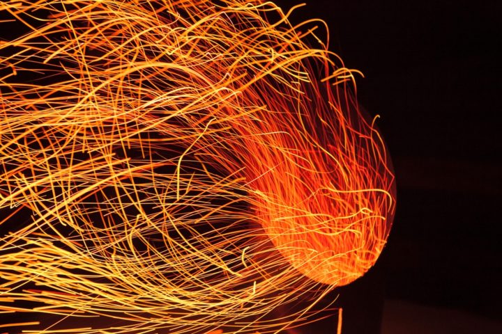 Funkenzauber zum Jahreswechsel: Mondnacht, Wunderkerze, Finnti